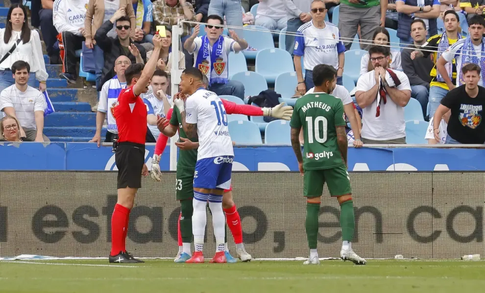 Kervin Arriaga fue amonestado y no podrá jugar el próximo partido con Real Zaragoza. (Foto: Heraldo)