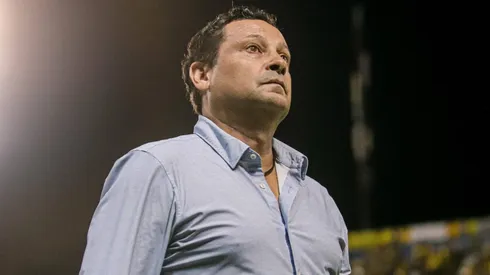 Jeaustin Campos explotó en conferencia de prensa.