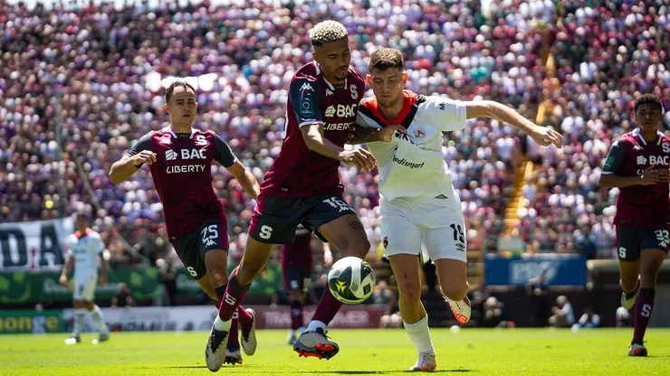 Alajuelense y Saprissa ya calientan la previa.