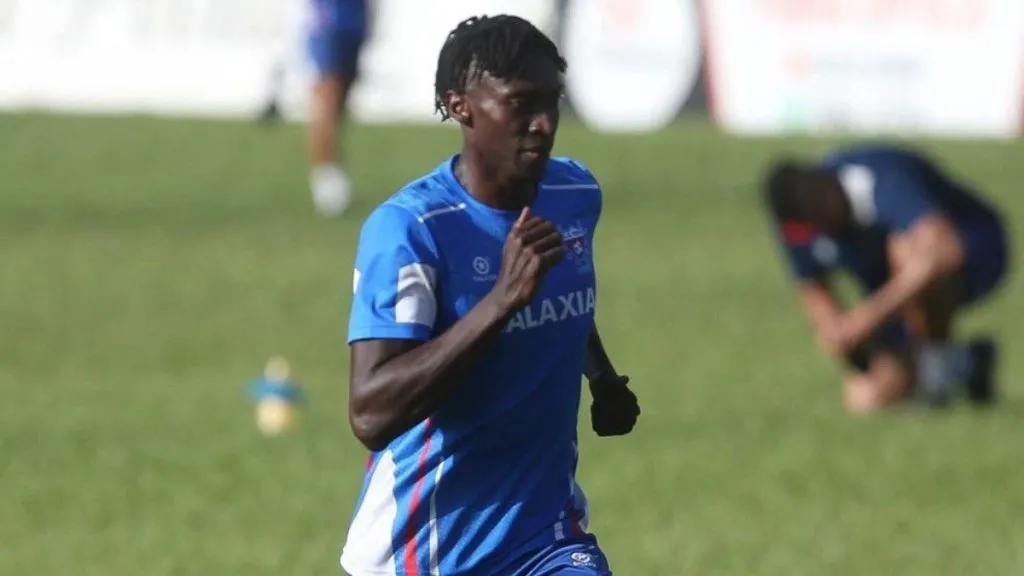 Wilber Arizala entrenando con Firpo