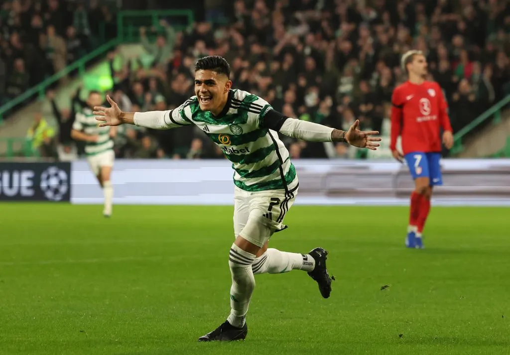 Luis Palma celebra después de anotarle al Atlético de Madrid en Champions League; al fondo Antoine Griezmann. Celtic Park 25 de Octubre 2023. (Foto: Getty Images)