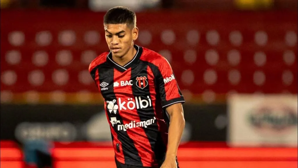 Deylan Paz perdió lugar en Alajuelense.