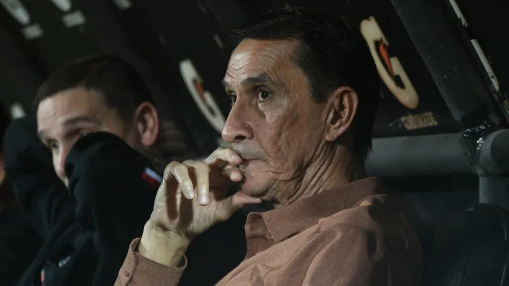 Perú se interesa por Alexandre Guimaraes (La Nación).