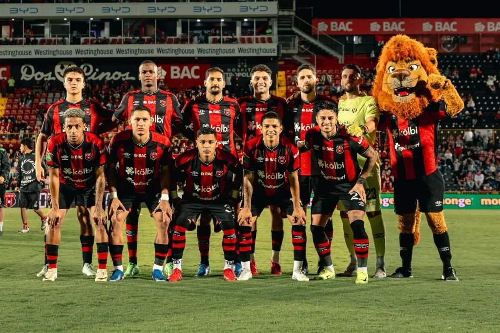 Alajuelense empató y se llenó de dudas (LDA).