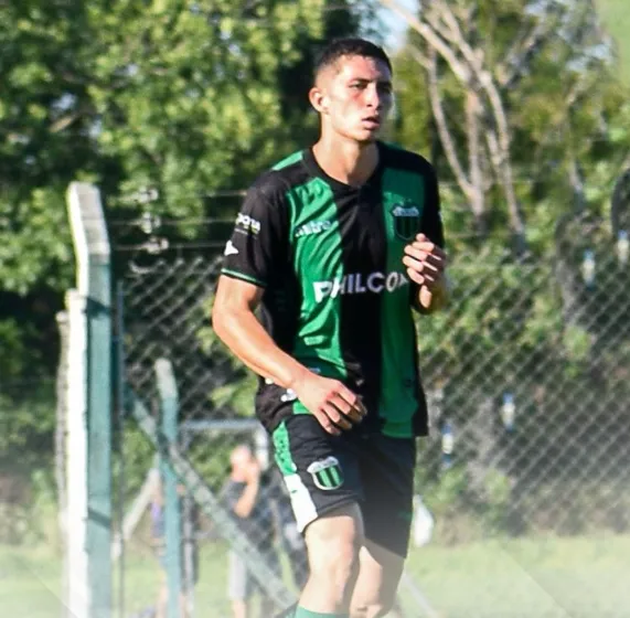 Hendryck Díaz con Nueva Chicago. (Foto: Prensa Nueva Chicago)