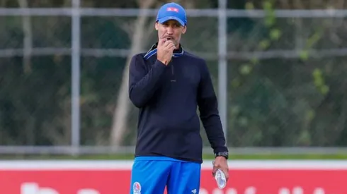 El director técnico de Olimpia debe definir su equipo ideal para el clásico.