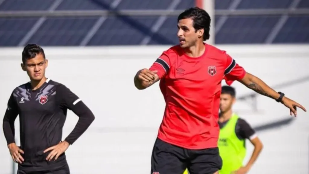 Bryan Ruiz regresa al cuerpo técnico de Alajuelense.