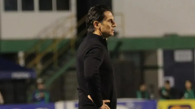 Ronald González y Comunicaciones reciben fuerte golpe previo al Clásico ante Municipal