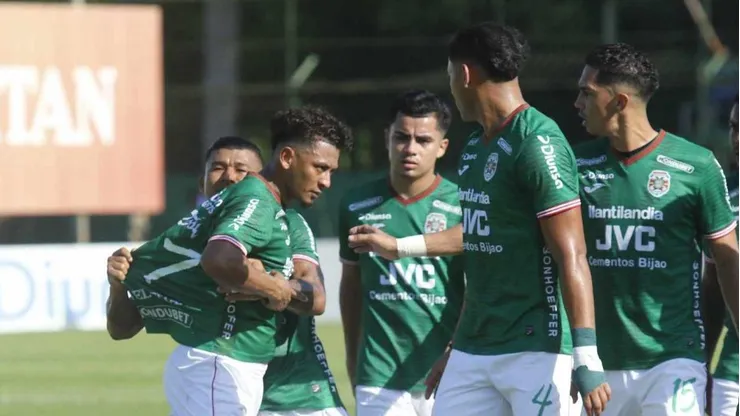 Alexy Vega fue golpeador por Juan Anangonó.