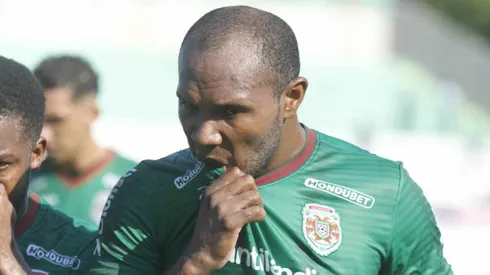 Juan Luis Anangonó pagó caro las consecuencias por golpear a Alexy Vega.