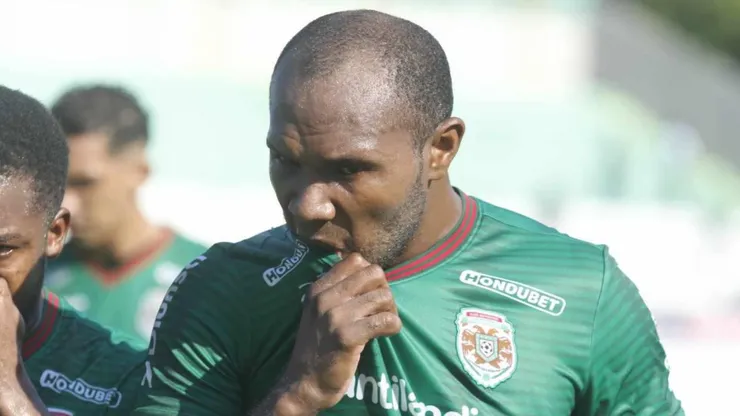 Juan Luis Anangonó pagó caro las consecuencias por golpear a Alexy Vega.