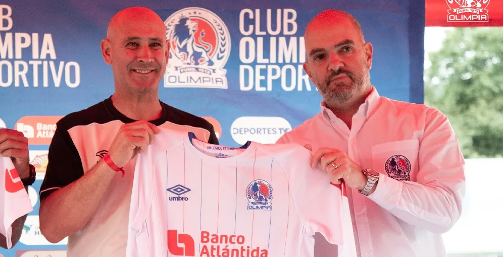 Directivo de Olimpia confirma que en Olimpia no hay cama para que se vaya Espinel.