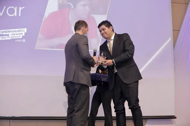 Alejandro Munevar se saca el sombrero ante Alajuelense (Instagram).