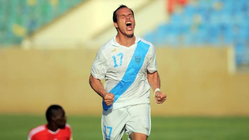 Dwight Pezzarossi también fue internacional con la Selección de Guatemala y anotó 16 goles en 72 partidos. (Foto: Nuestro Diario)