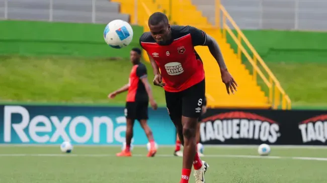 Larry Angulo – Alajuelense