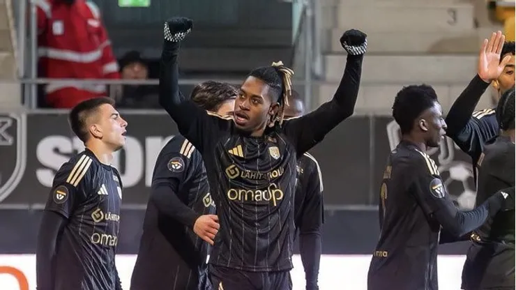 Alenis Vargas firmó un golazo épico con su club.