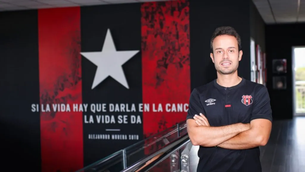 Javier Santamaría ya mira al mercado (LDA).