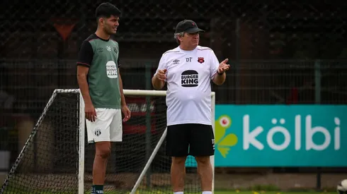 Alajuelense le marca la cancha a Machillo con su limpieza