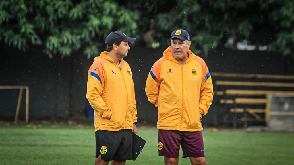 Jeaustin Campos y Hugo Viegas aún no han decidido su furturo.
