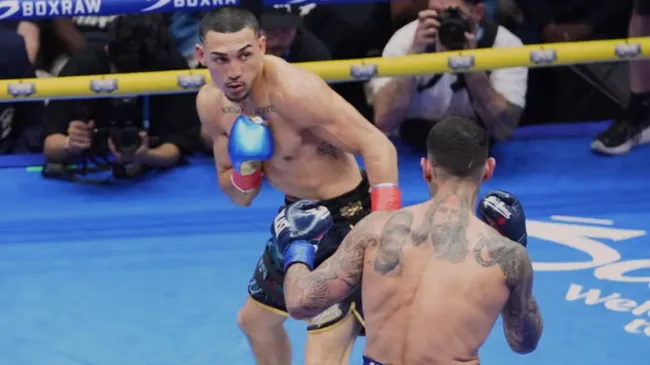 Teófimo López dominó a Arnold Barboza Jr y demostró su mejor versión en el ring.