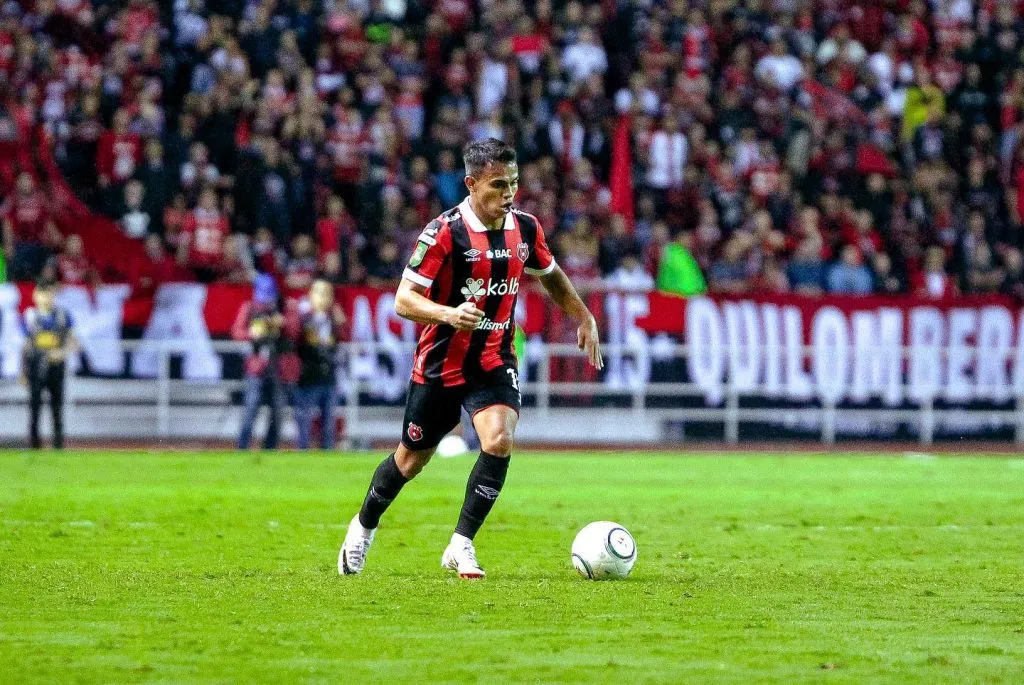 Aarón Suárez es muy resistido en Alajuelense (LDA).