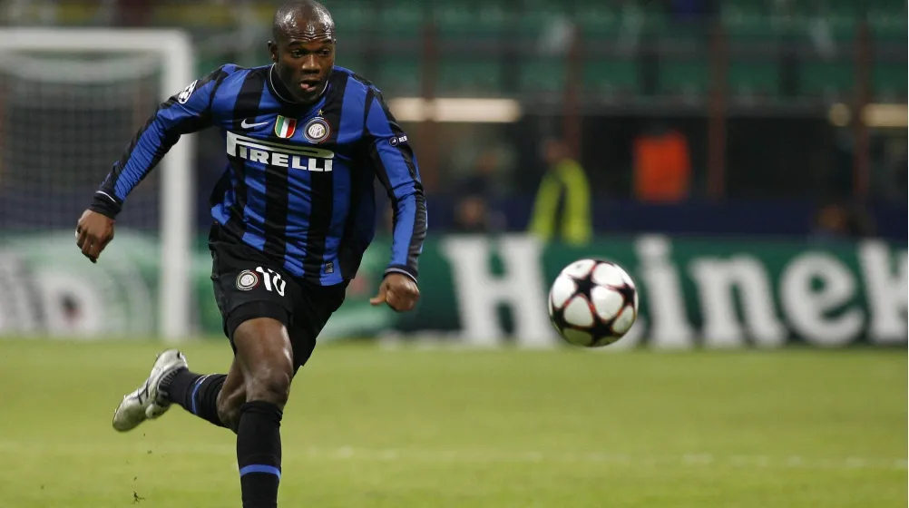 En el extranjero nadie como él, es el único hondureño en tener medalla de campeón de Champions League.