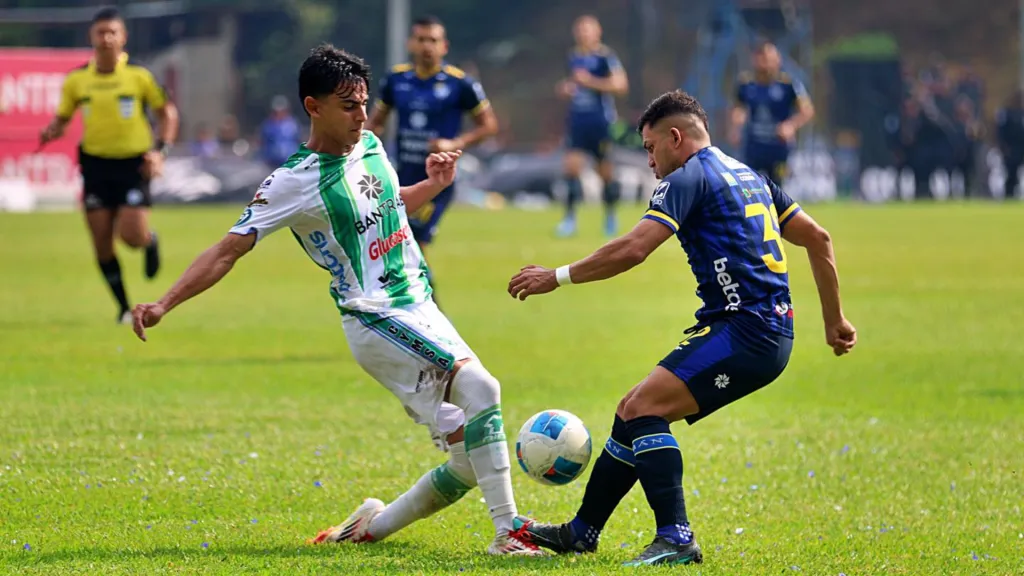 Si Antigua logra empatar la serie con Cobán, el primer finalista se definirá directamente en los penales. (Foto: Liga Nacional de Guatemala)