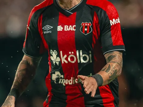 "Problemas de camerino": una figura revela la interna que golpea a Alajuelense en el momento más caliente