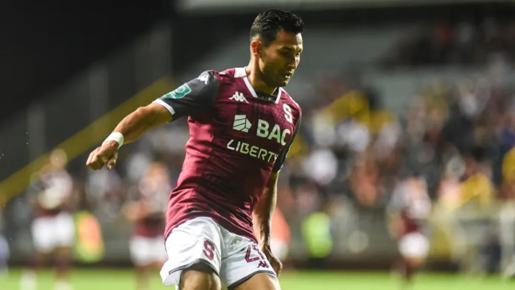 Debido al bajo nivel de Nicolás Delgadillo y Gino Vivi, Deyver Vega era una buen alternativa para Wanchope. (Foto: Saprissa)