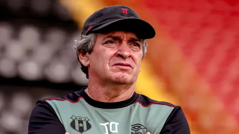 Alajuelense va por una firma cuestionada.