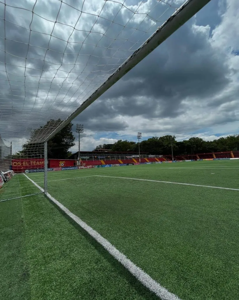 Funcionarios del Ministerio de Salud se presentaron en Santa Bárbara (CS Herediano).