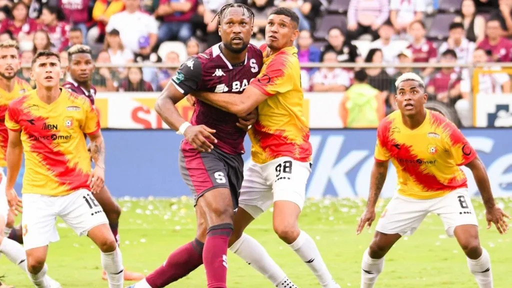 ¿Hubo penal o los agarrones fueron mutuos? (Saprissa)