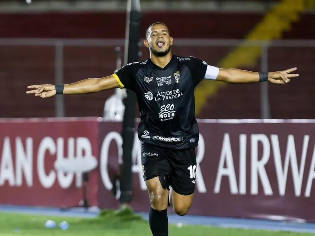 El volante panameño regresará a Independiente para jugar la Copa Centroamericana