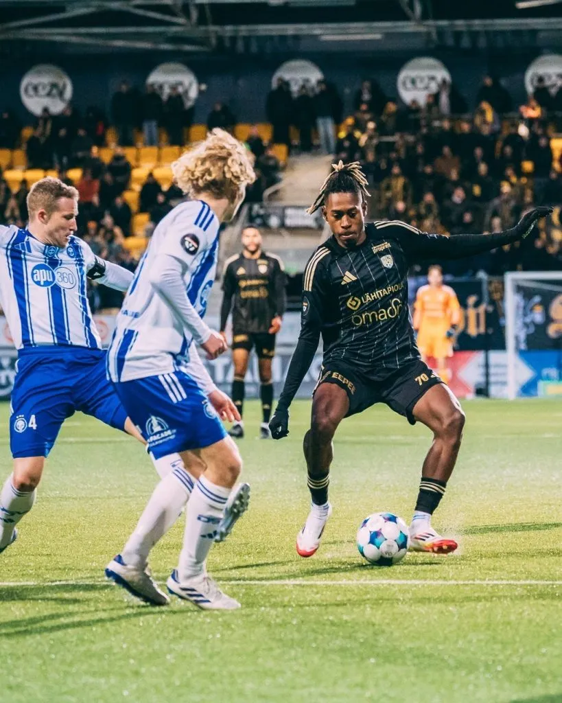 Alenis Vargas estará disponible para la Copa Oro si Reinaldo Rueda decide convocarlo.