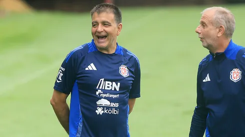 La Sele quedó atrás: Claudio Vivas se acerca a un grande de Centroamérica tras su salida de Costa Rica.