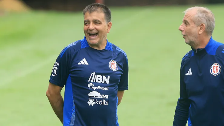 La Sele quedó atrás: Claudio Vivas se acerca a un grande de Centroamérica tras su salida de Costa Rica.