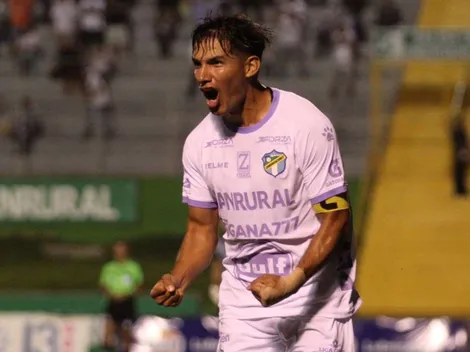 Chucho López propina fuerte golpe a los aficionados de Comunicaciones