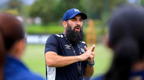 Eric Acuña estalla un conflicto inesperado: la fuerte acusación que lanzó contra El Salvador.