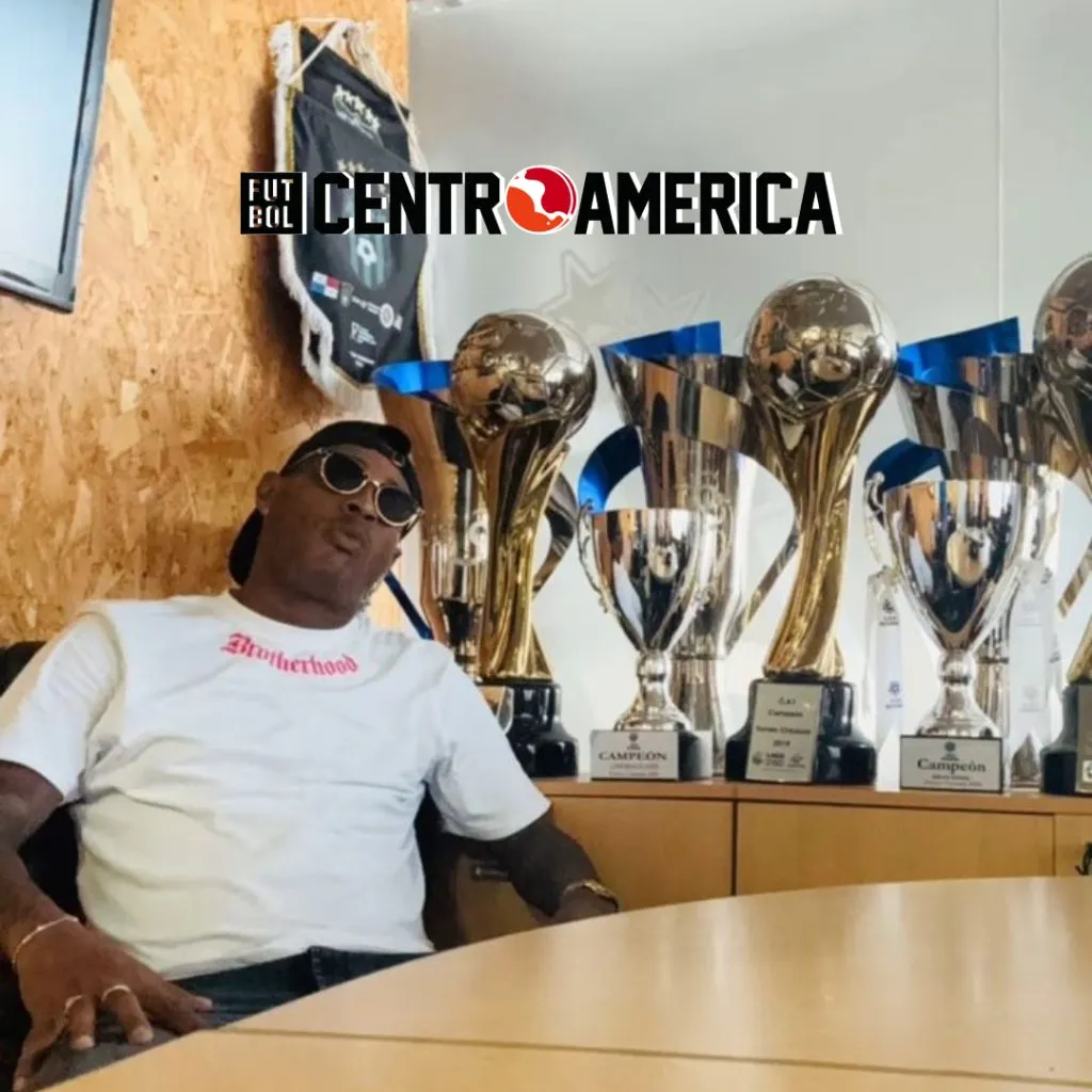 Carlos Small en las instalaciones de Independiente, el jugador arregló su salida del club. (FOTO EXCLUSIVA)