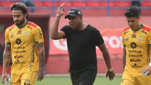 La forma en la que Xinabajul busca manchar el currículum de Hernán Medford