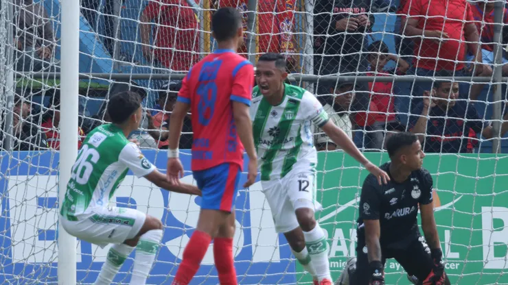 Antigua aumenta su paternidad ante Municipal en finales