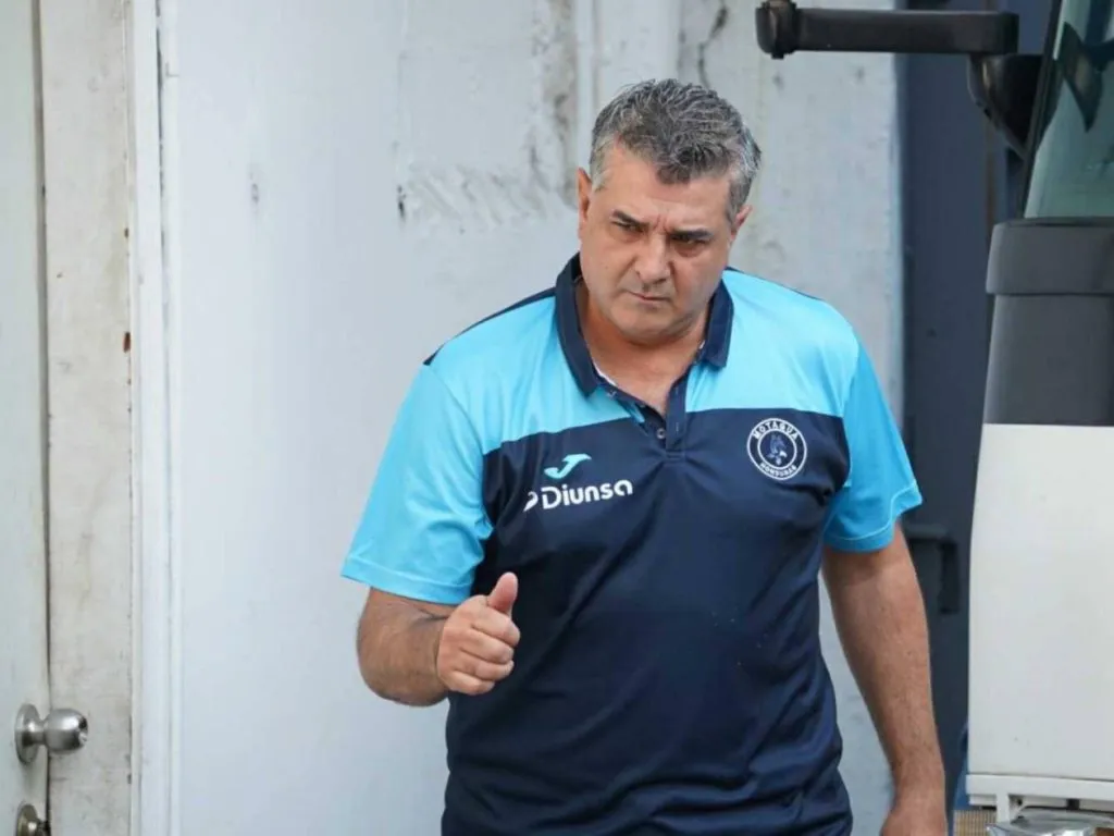 Diego se quedará como DT de Motagua.