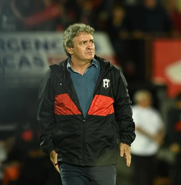 Machillo Ramírez calentó el ambiente tras el clásico (LDA).