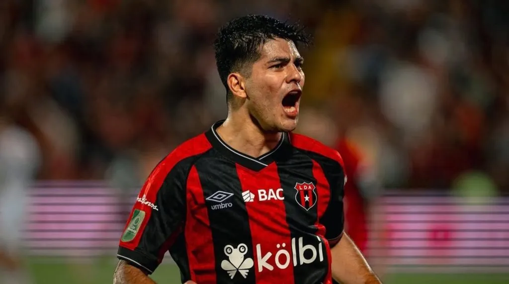 Joshua Navarro seguiría su carrera en Herediano.