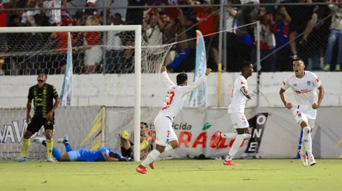 Olimpia empató el partido gracias a un error del portero Buba López.