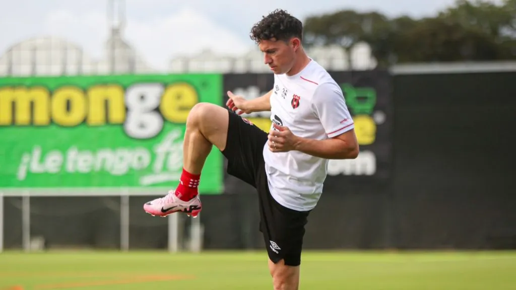 Bryan Oviedo no continuaría en Alajuelense.