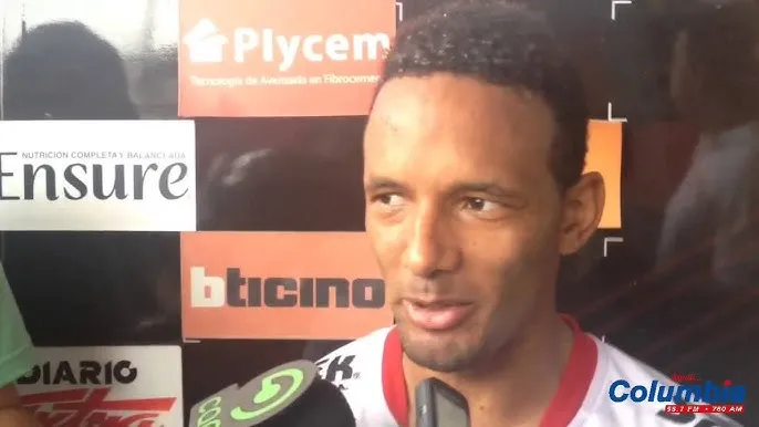 Carlos Clark salió de Alajuelense de forma sorpresiva (Columbia).