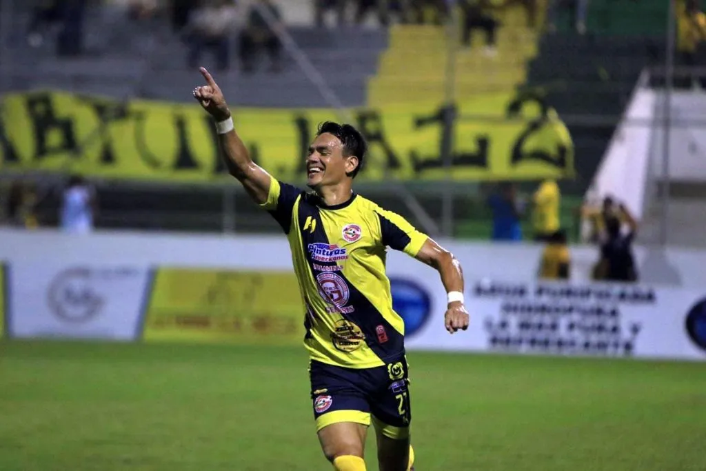 Roberto Moreira jugará en Lobos UPNFM.