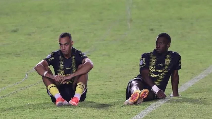 Devron García y Darixon Vuelto podrían salir de Real España.