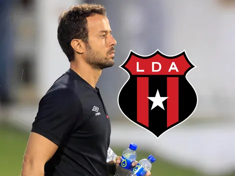 Alajuelense prepara al reemplazo de Javier Santamaría